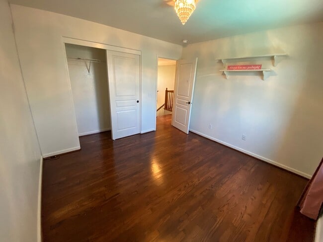 Building Photo - Big beautiful Home for rent in Visalia, Ca