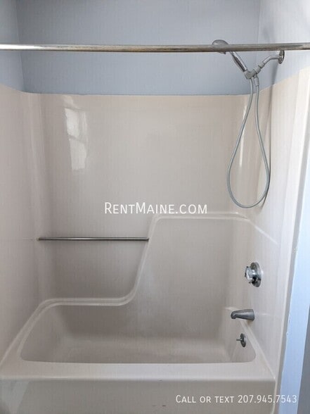 Building Photo - 114 Main Rd S