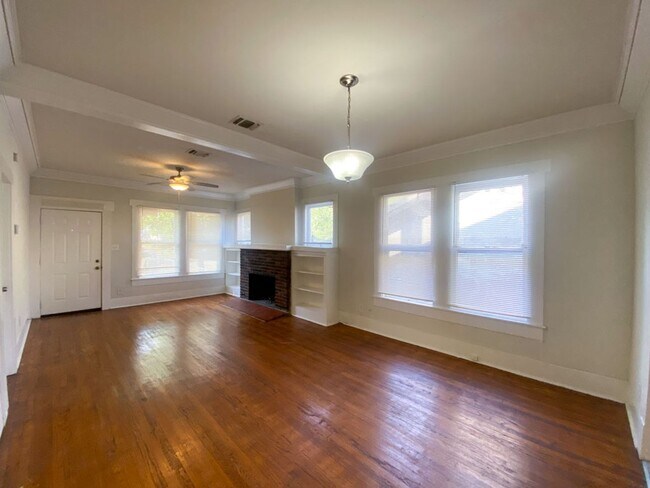 Building Photo - 2Bed/1Bath House for Rent! Available Now!
