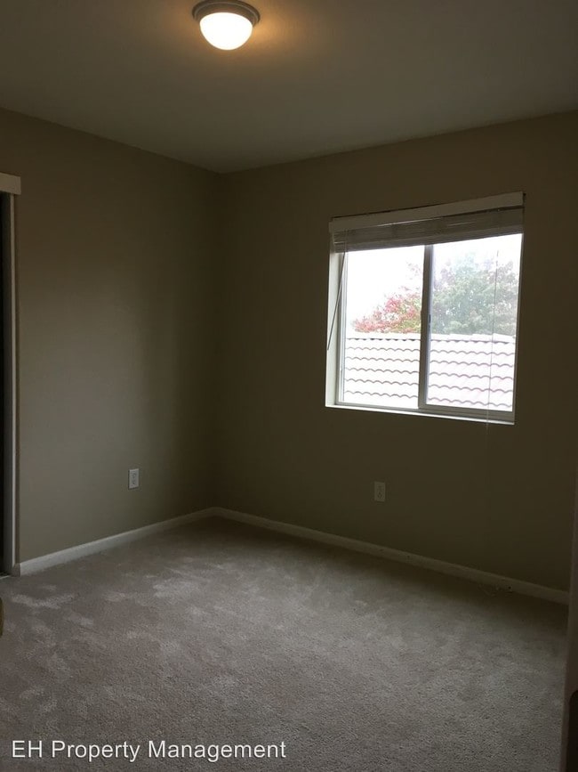 Building Photo - 9416 Dante Ct