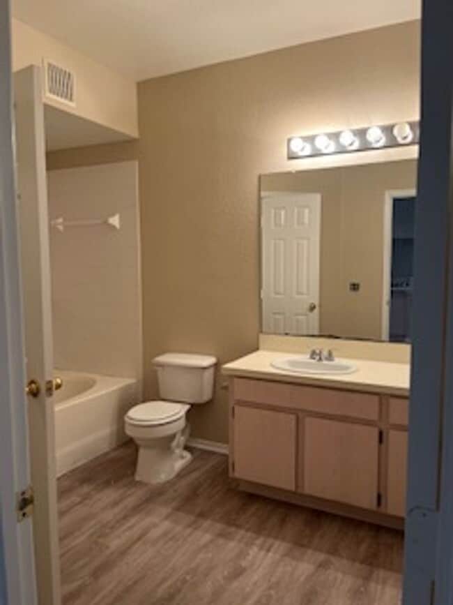 Building Photo - Holiday Special $500 off first full months rent- The Preserve at Temple Terrace