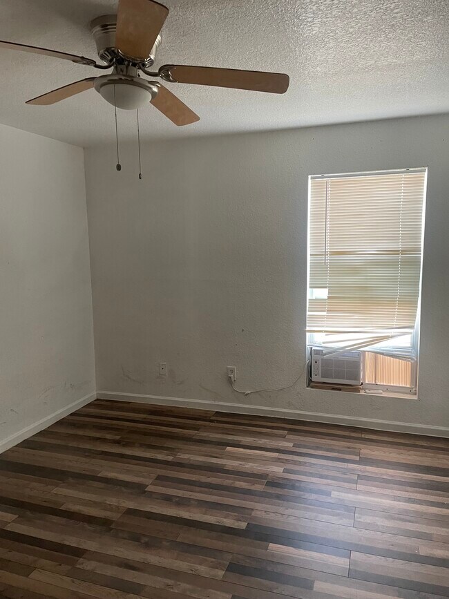 Building Photo - 8100 Creekbend Dr