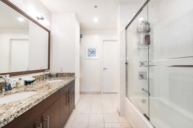 Building Photo - Luxury Condo at Park Terrace