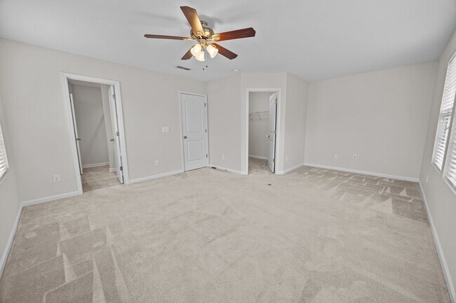 Building Photo - Fantastic 3 Bedroom End-unit Townhome with...