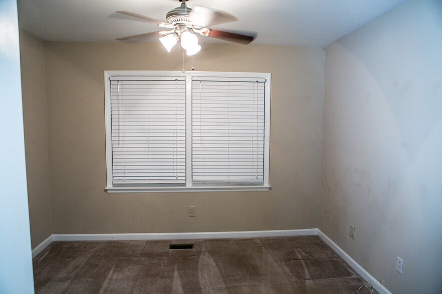 Building Photo - 2804 Thurman Cir SW