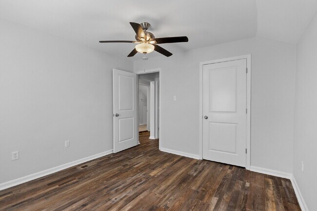 Building Photo - Carriage house in Twickingham