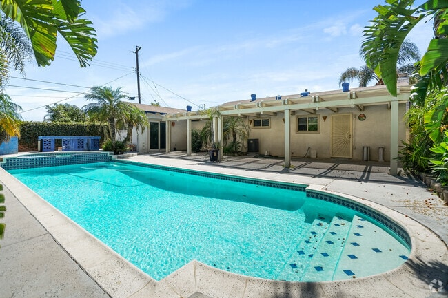 Building Photo - 7055 Avenida Leon
