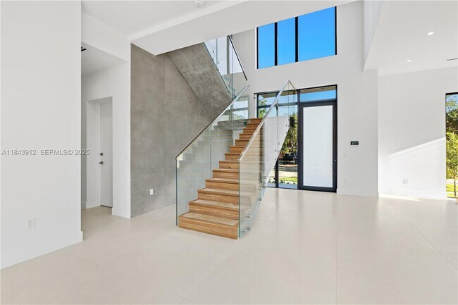 Building Photo - 2050 S Hibiscus Dr