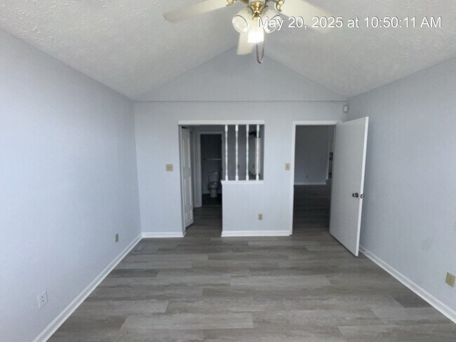 Building Photo - 1222 Skyline Dr