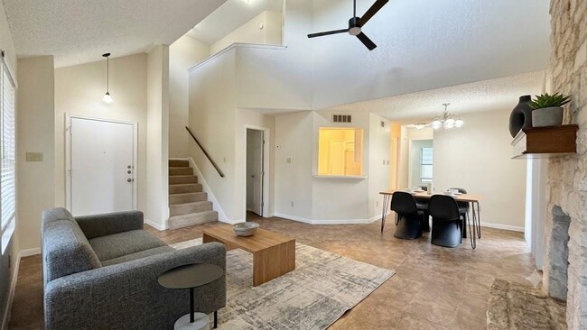 Building Photo - 1703 Horseshoe Cir