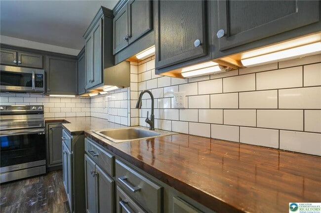 Building Photo - 256 Lehigh Ave