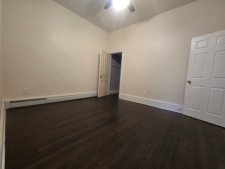 Building Photo - 584 Main St