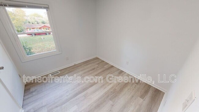 Building Photo - 233 Camelia Circle