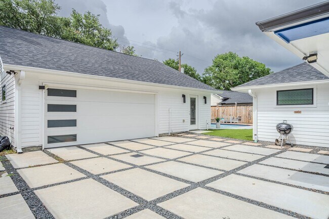 Building Photo - 6518 Kury Ln