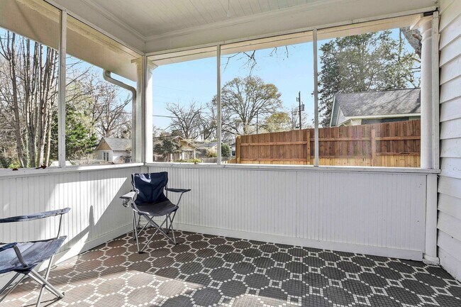 Building Photo - Updated 3BR Home with Large Yard Near Grant Park and Summerhill