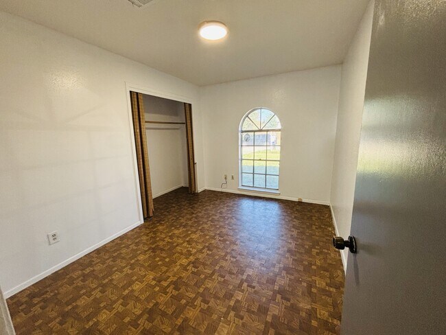 Building Photo - 9515 Water Park Ct
