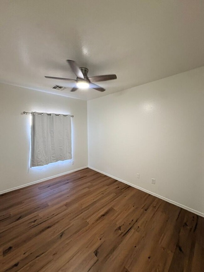 Building Photo - Tolleson 4 Bedroom
