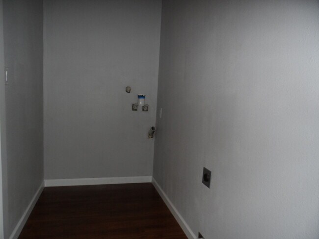 Building Photo - Inviting 3-Bedroom Home with Workshop/Storage and Outdoor Space