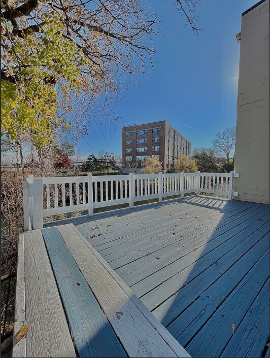 Building Photo - Summit