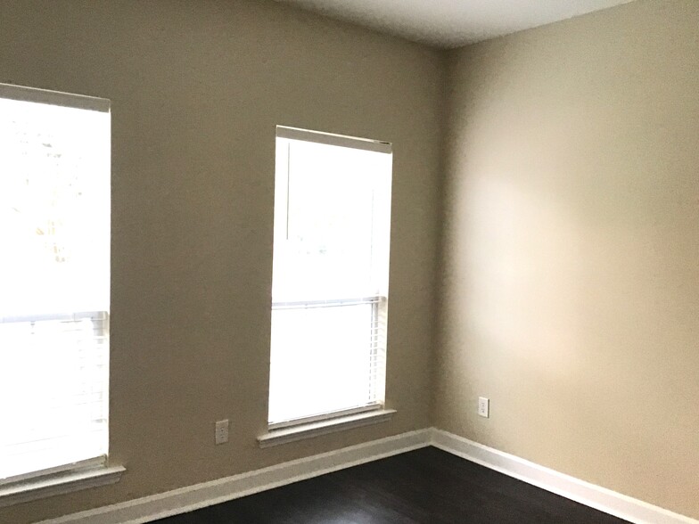 Building Photo - 202 Curico Ln