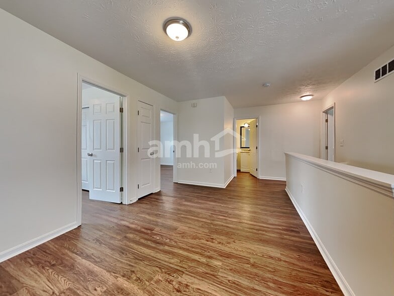 Building Photo - 216 Heftner Cir