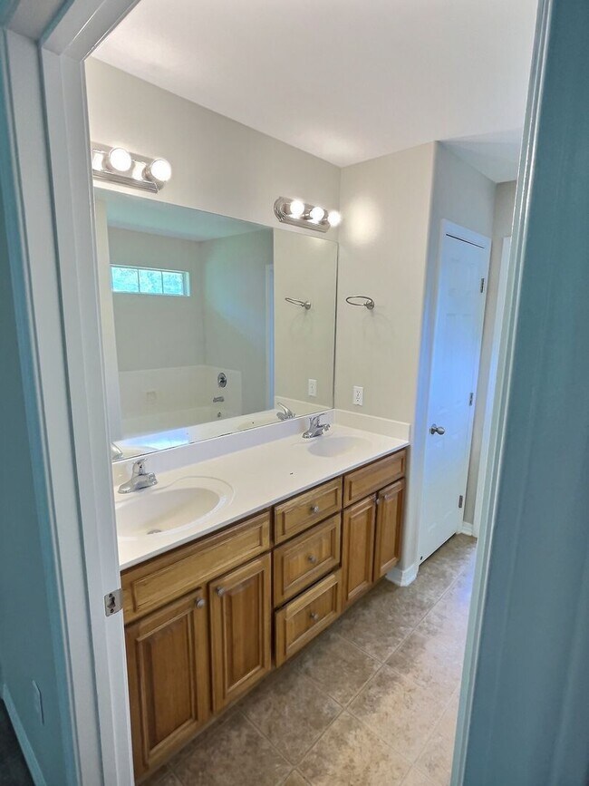 Building Photo - 3/2 home in the Audubon Lake Subdivision in Gulfport, MS