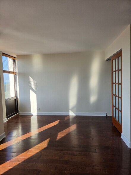 Building Photo - 444 W Fullerton Pky