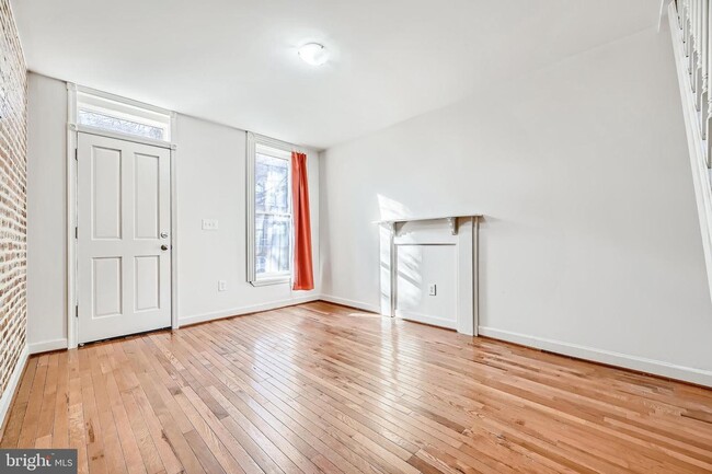 Building Photo - TWO BEDROOM TWO BATHROOM TOWNHOUSE AVAILABLE FOR SEPT 1ST MOVE-IN!!!!