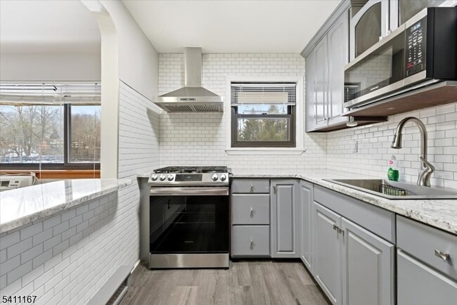 Building Photo - 401 US-22