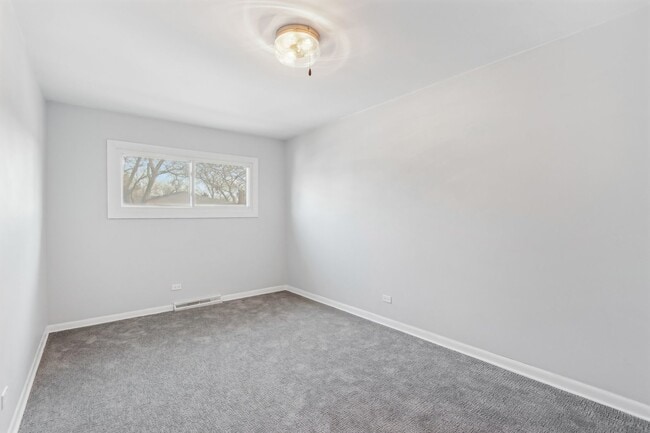 Building Photo - 414 Skokie Ct