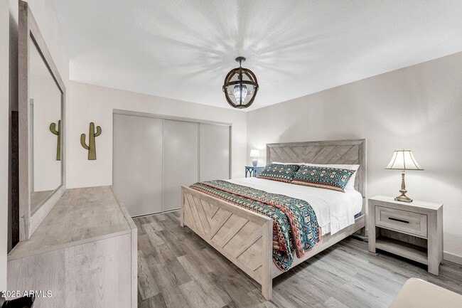 Building Photo - 8787 E Mountain View Rd