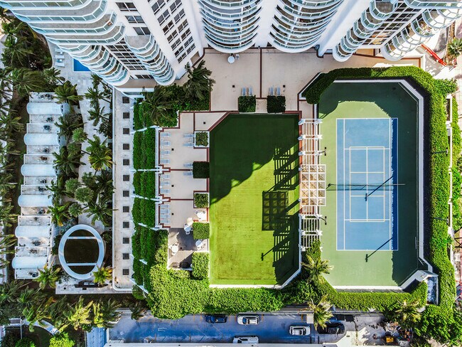 Building Photo - 6365 Collins Ave