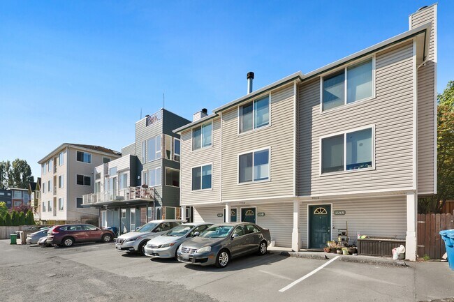 Primary Photo - 3224 21st Ave W