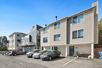 Building Photo - 3224 21st Ave W