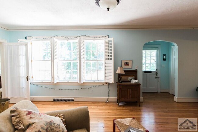 Building Photo - 285 Hampton Ct