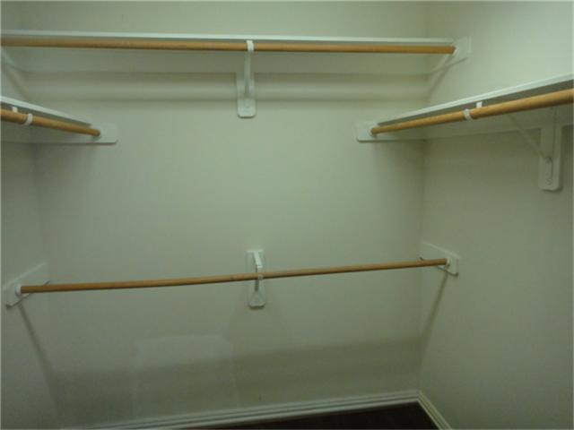 Building Photo - 25254 Finchgrove Ln