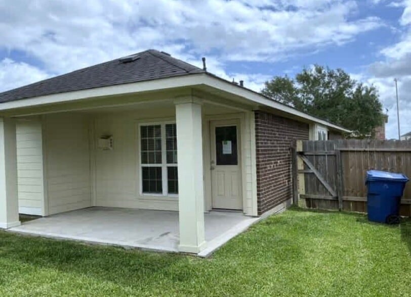 Building Photo - 25 Mira Loma Dr