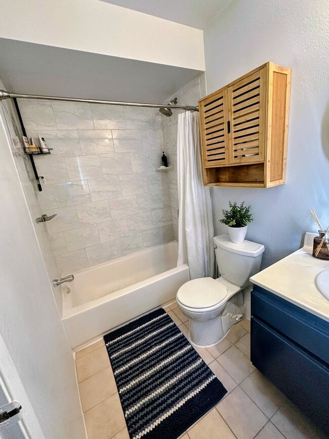 Tiled Shower/Tub - 20930 Parthenia St