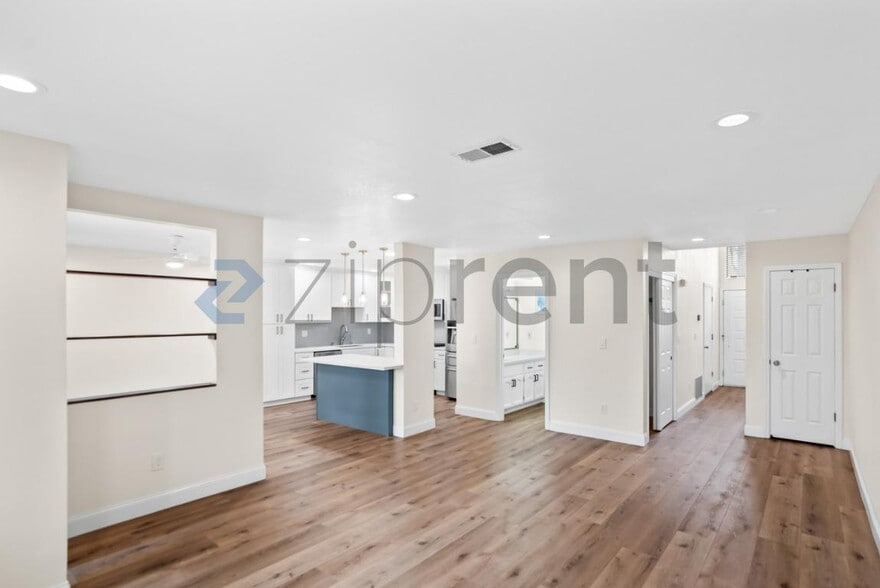 Building Photo - Unit