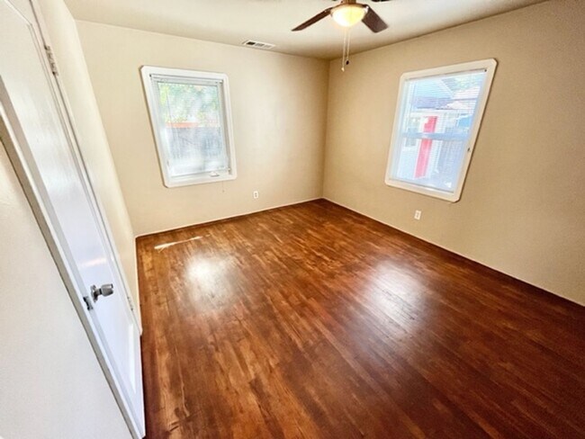 Building Photo - **RESERVE FOR SUMMER 2026** Charming home ...