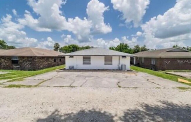 Building Photo - 1134 Gilmore Ave