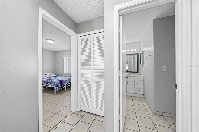 Building Photo - 4855 Kingston Cir