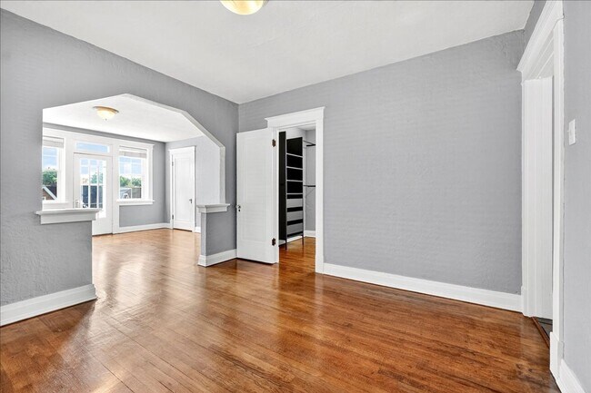 Building Photo - 5505 Rhodes Ave