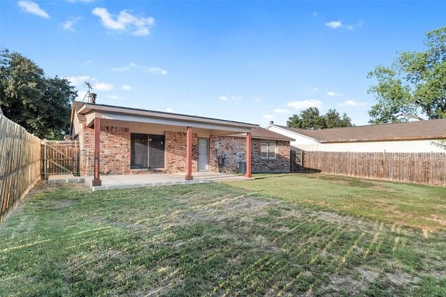 Building Photo - 5316 Yager Dr
