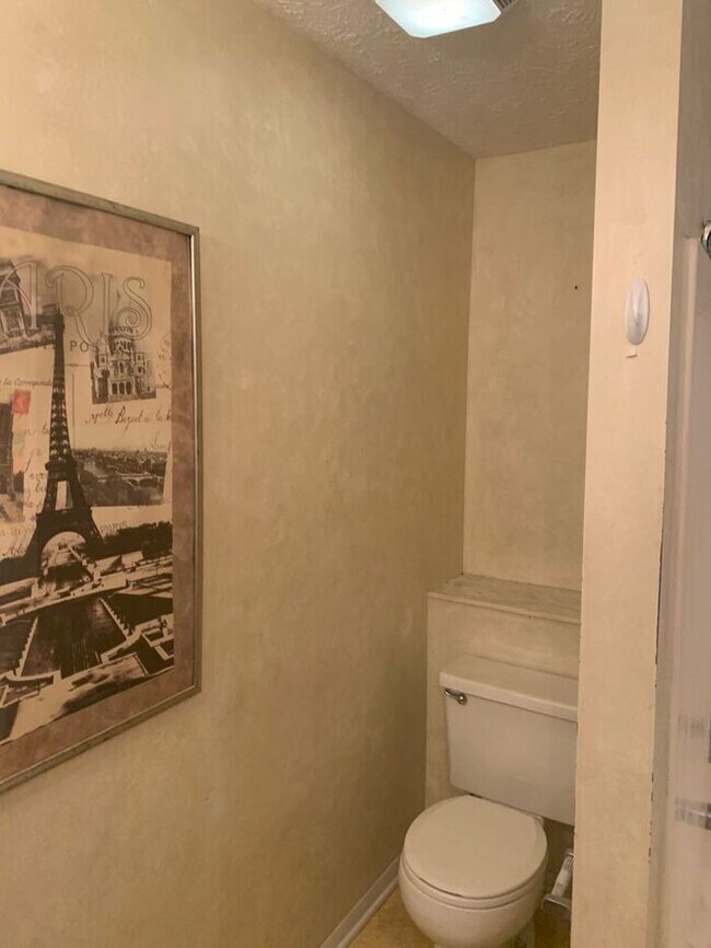 Building Photo - 1820-6 Tryon Drive