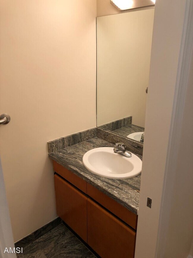 Building Photo - 3 br, 2.5 bath House - 316 Bartlett Street #1