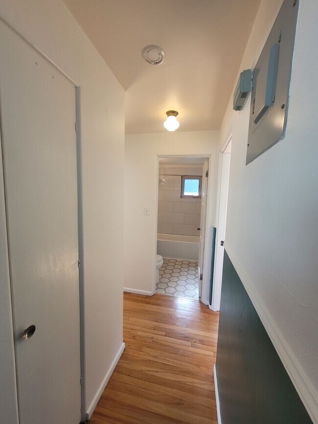 Building Photo - Spacious 2 Bedroom Condo in Downtown Bellingham - Forest St