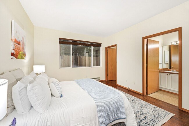 Building Photo - Available Now! Charming 3-Bedroom Home in ...