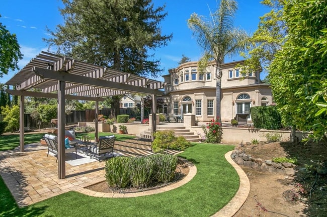 Building Photo - Gorgeous Monte Sereno Estate on Spacious Private Lot