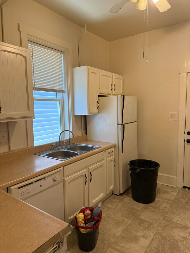 Building Photo - 204 E High St